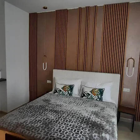 House 5 Terre 4*